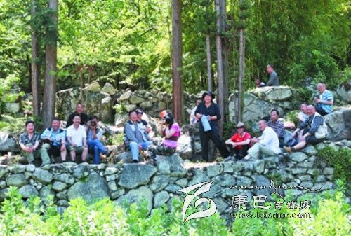 州摄影家协会“泸定红樱桃节采风活动”侧记