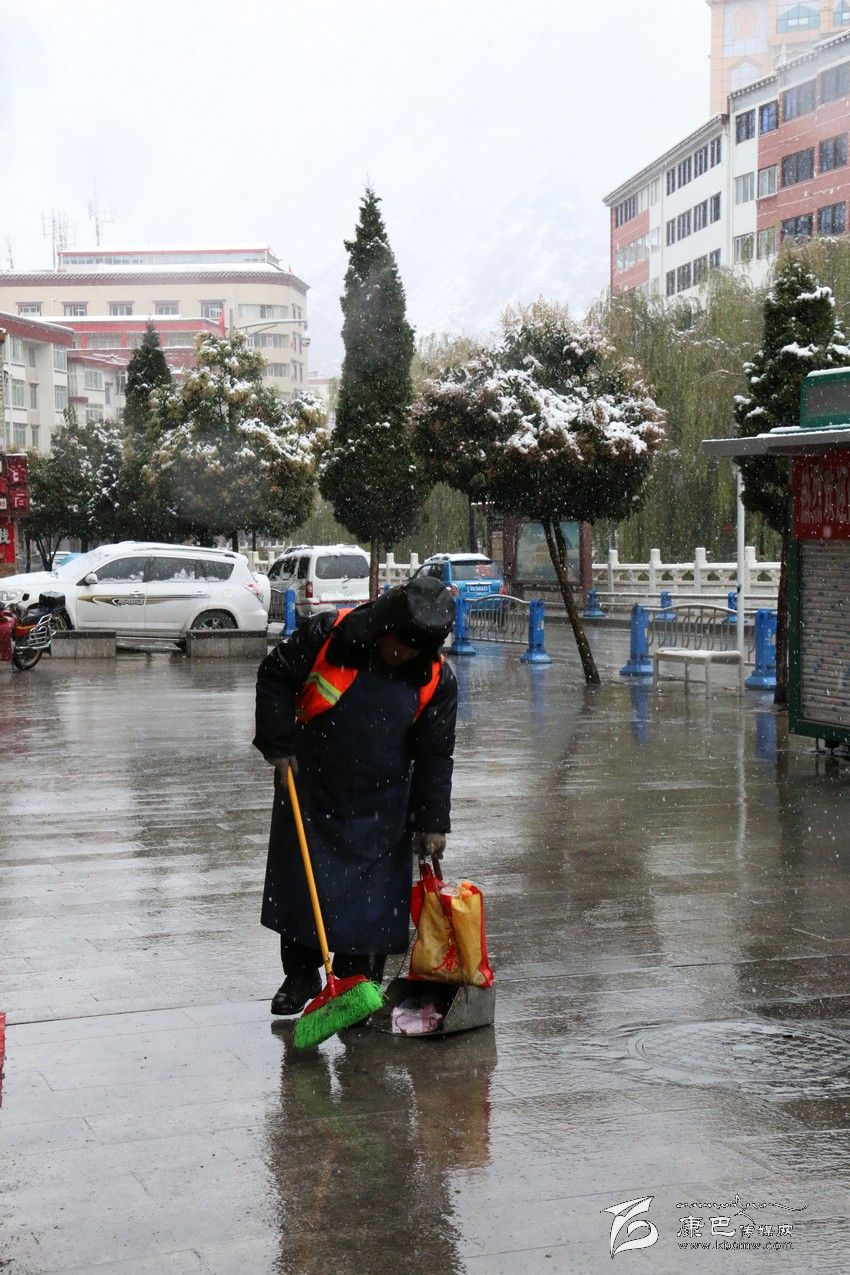 康定下了第一场雪