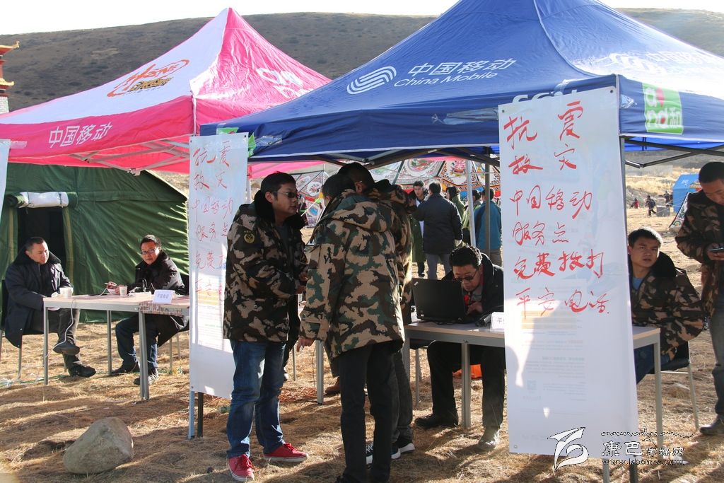 康定“11.22”地震抗震救灾掠影