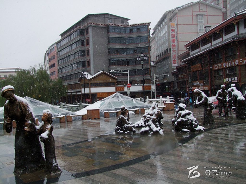 瑞雪扮靓康定城