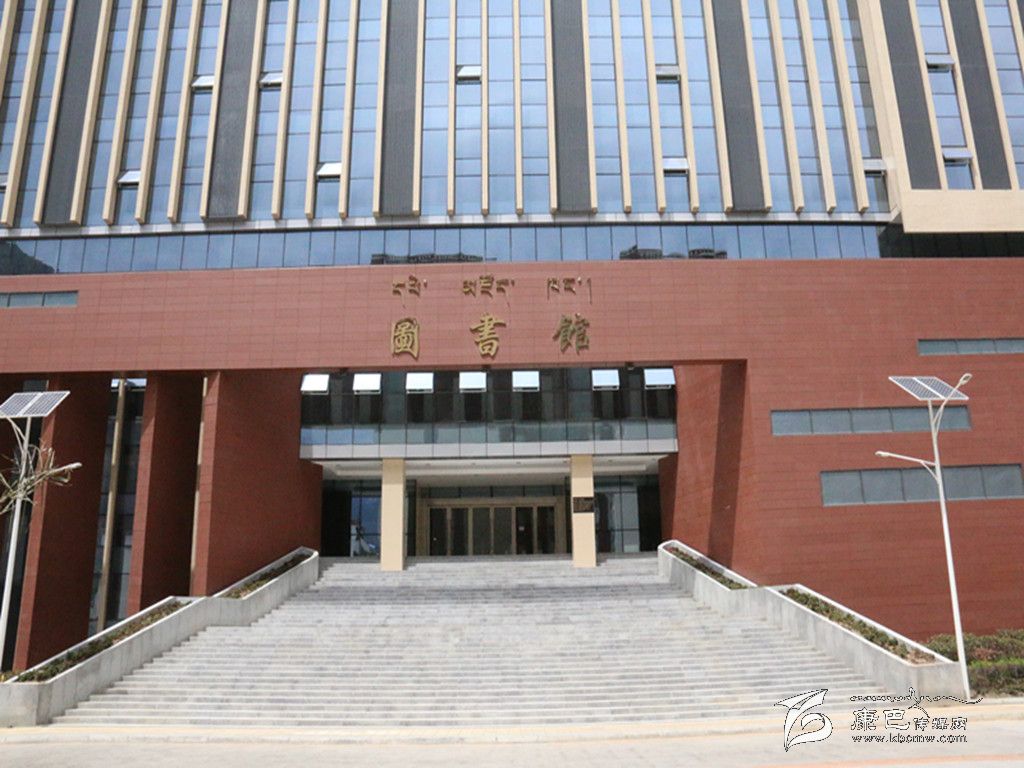 四川民族学院b校区,一进校园便听见民院学生们在谈论他们的新图书馆