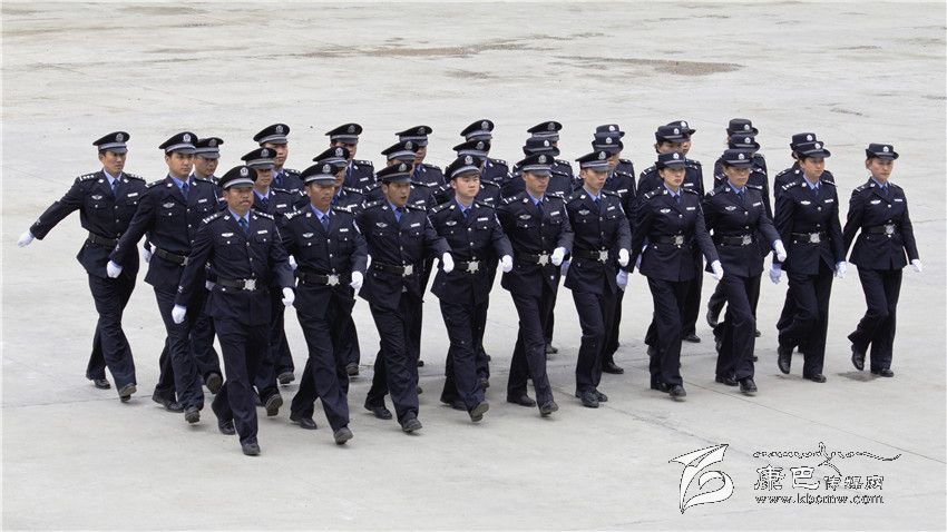康定市公安局打造藏区一流警队(康巴传媒网首届纪实摄影大赛)