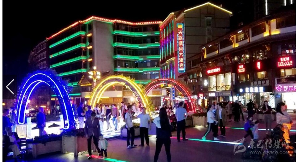 康定市跑马山溜溜的城夜色迷人