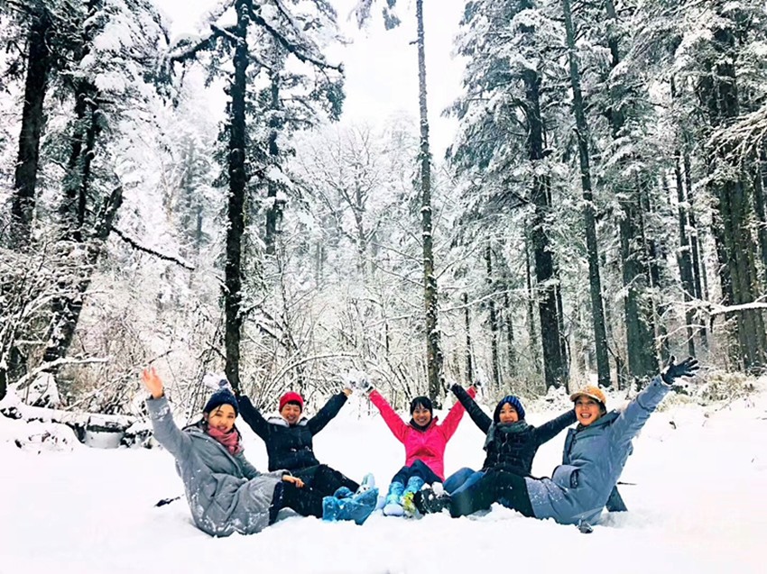 大美甘孜开启玩雪模式
