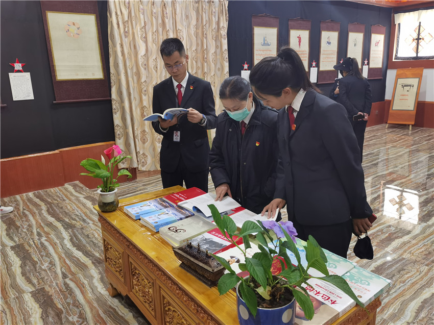 图为干警.jpg