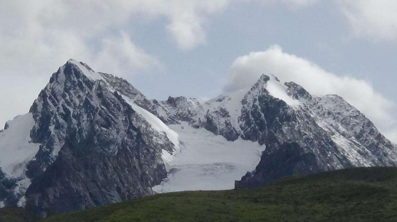 扎日拥康神山.jpg