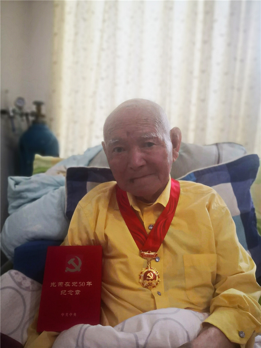 生前与光荣在党.JPG