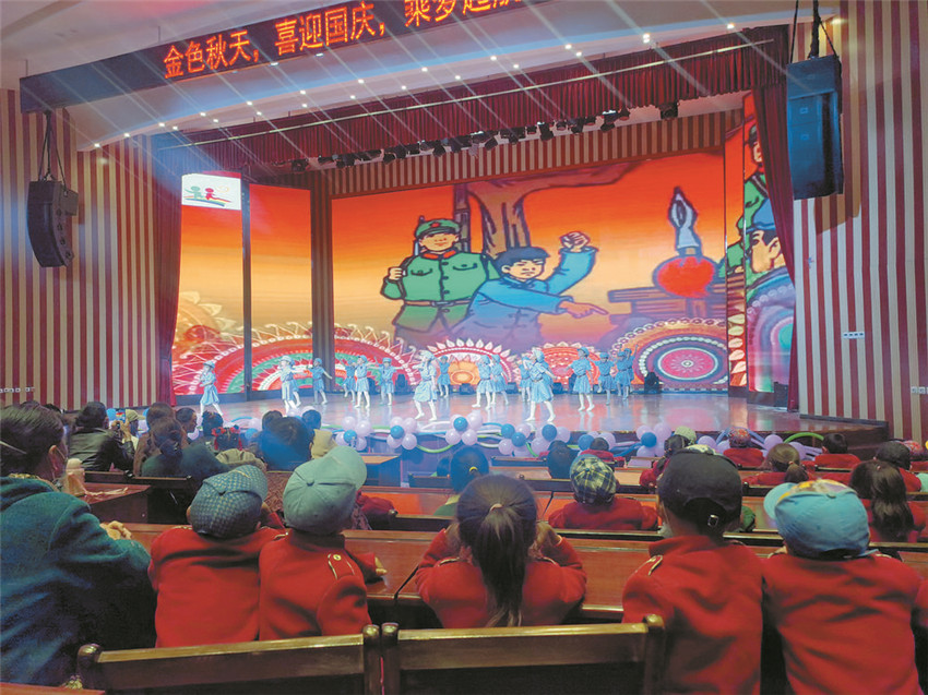 图为活动甘孜县两校.jpg