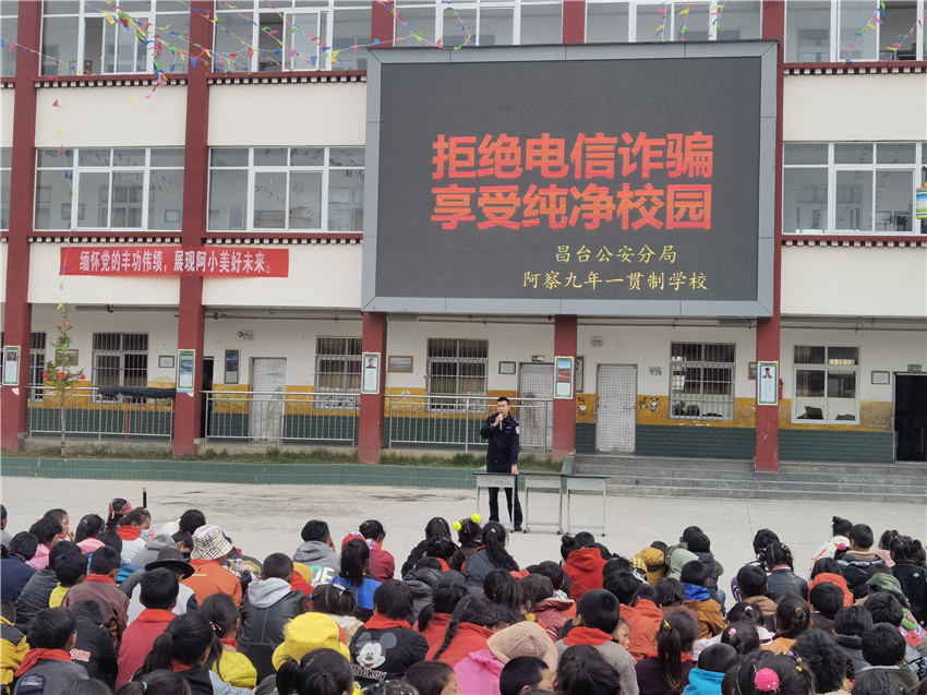 图为公安民警.jpg