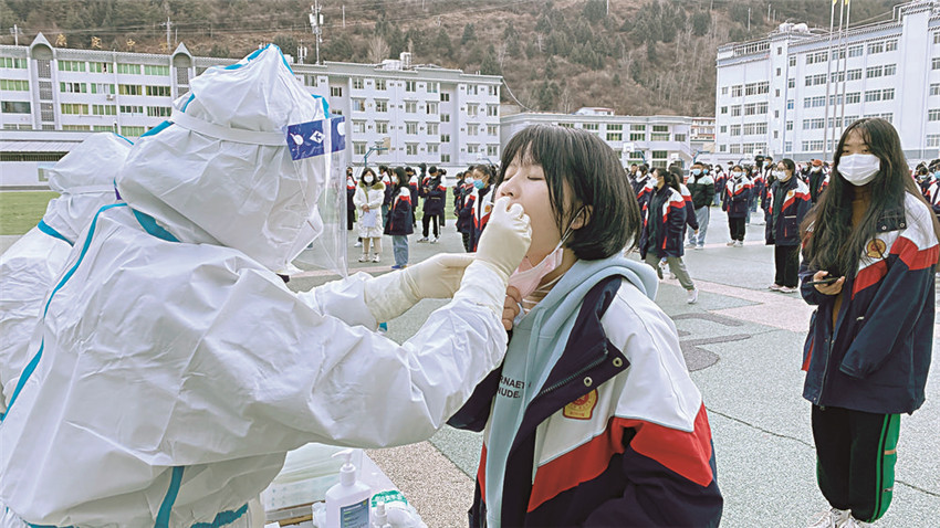 康定中学学生.jpg