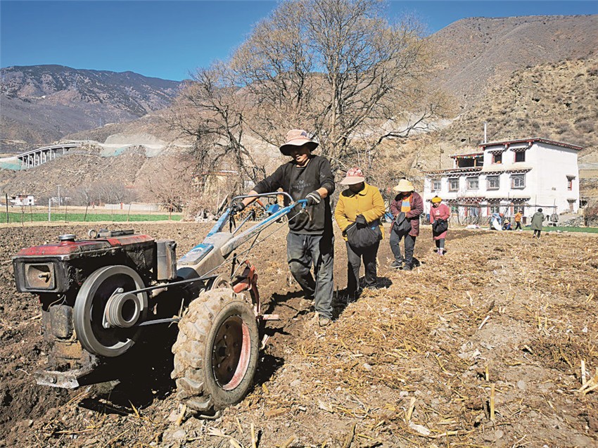 图为当地村民.jpg