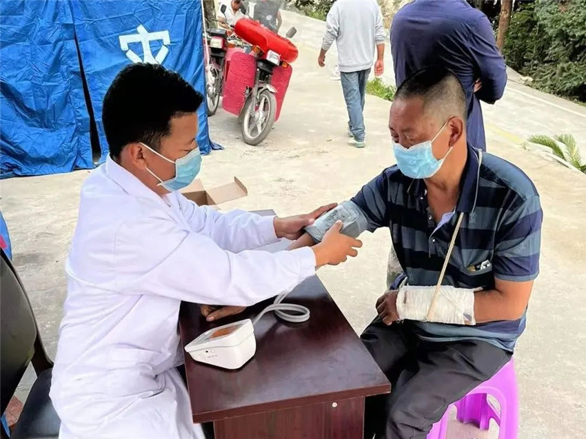 州藏医院救.jpg