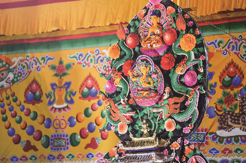 “世界藏学府”拉卜楞寺举办酥油花灯展